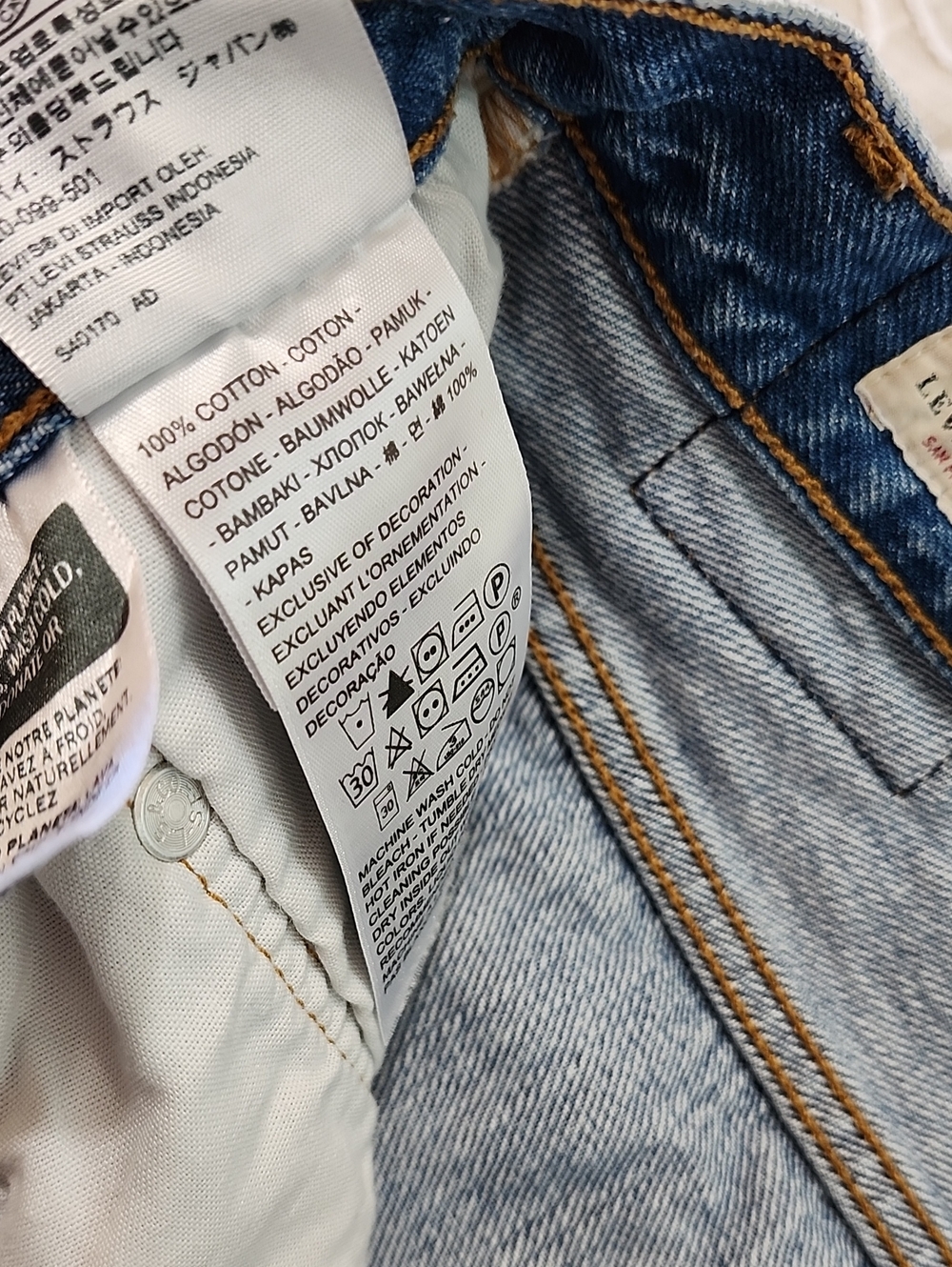 Levi's High Rise 501 Distressed Frayed Hem Denim Shorts - Levi's Premium - Picture 4 of 9